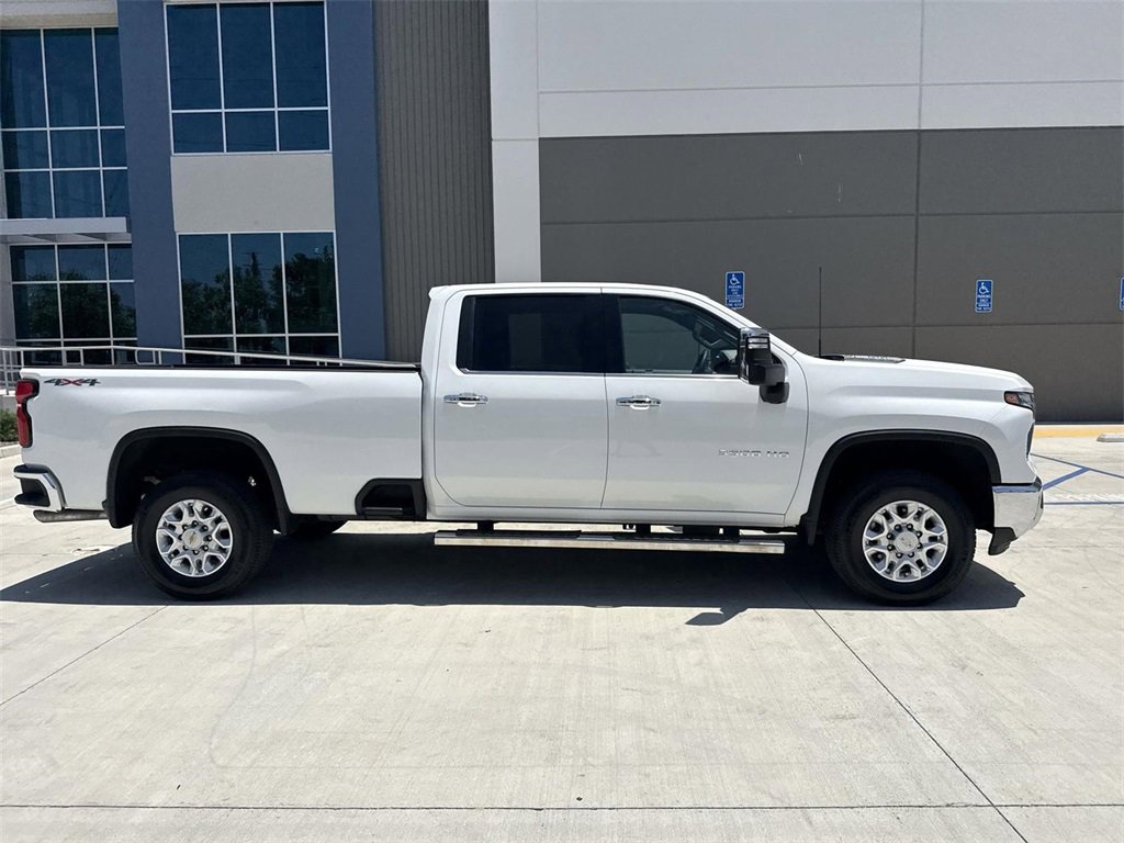 2024 Chevrolet Silverado 3500HD LTZ photo 2