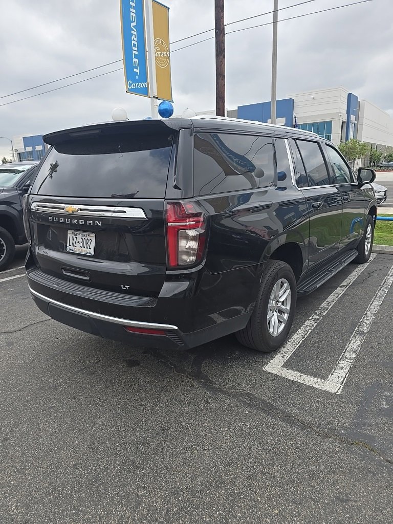 2024 Chevrolet Suburban LT photo 3