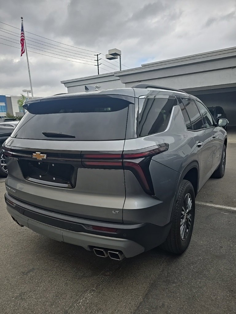 2024 Chevrolet Traverse 1LT photo 2