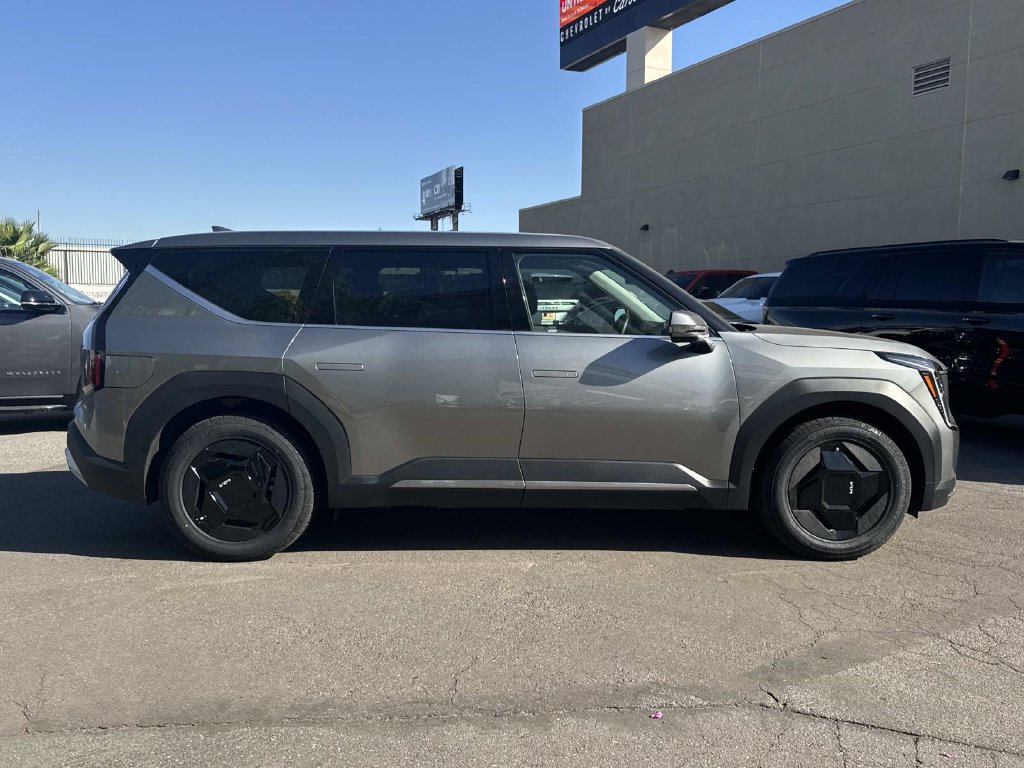 Used 2024 Kia EV9 Light L/R with VIN KNDAB5S1XR6042929 for sale in Carson, CA