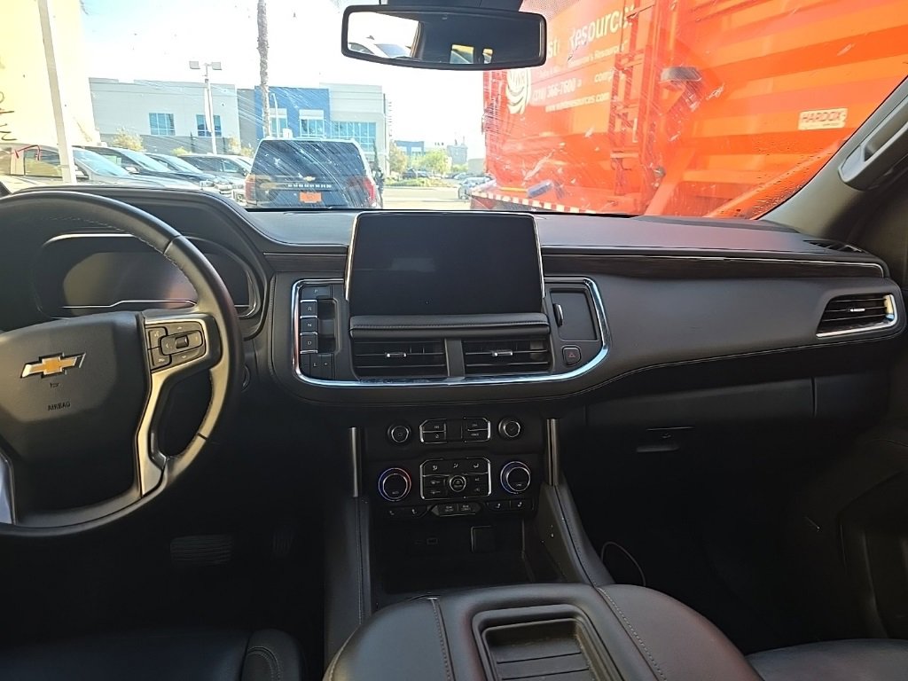 2024 Chevrolet Suburban LT photo 4