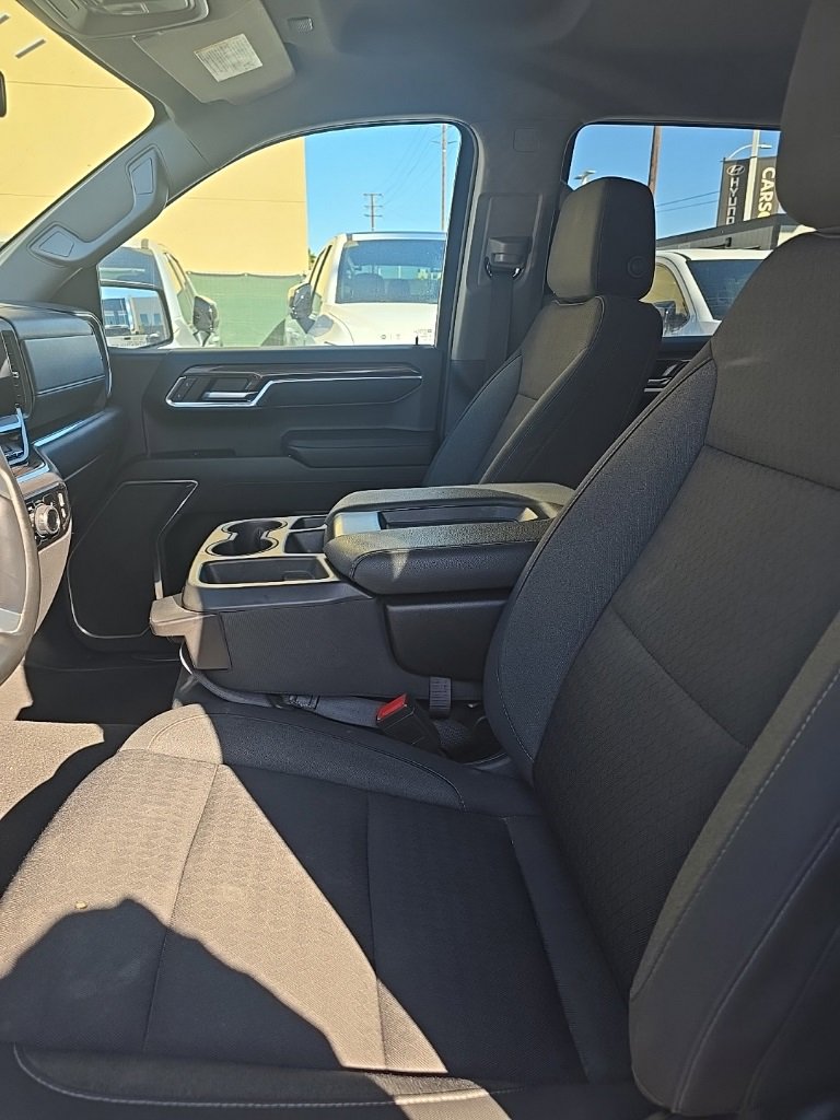 2023 Chevrolet Silverado 1500 LT photo 4