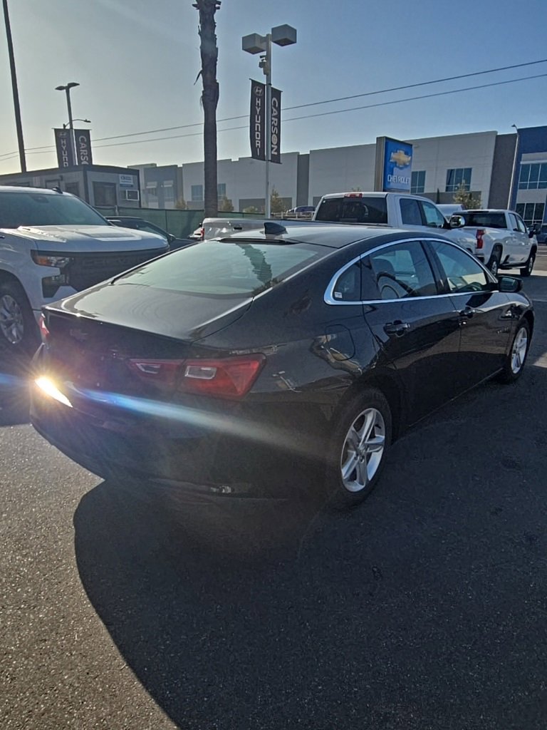 2023 Chevrolet Malibu photo 3