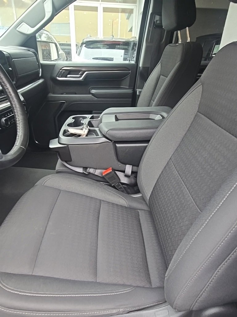 2024 Chevrolet Silverado 1500 LT photo 2