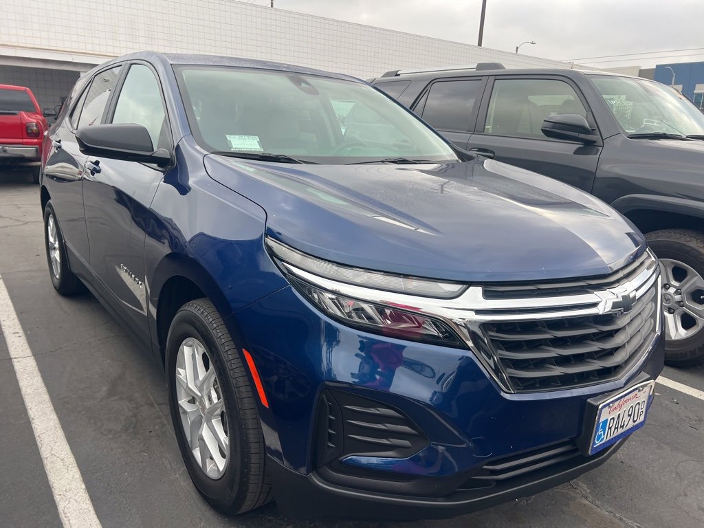 2023 Chevrolet Equinox LS photo 2