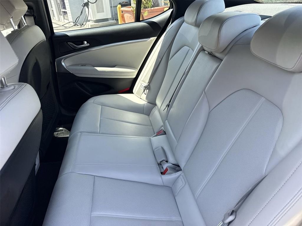 2025 GENESIS G70 Standard - Photo 23