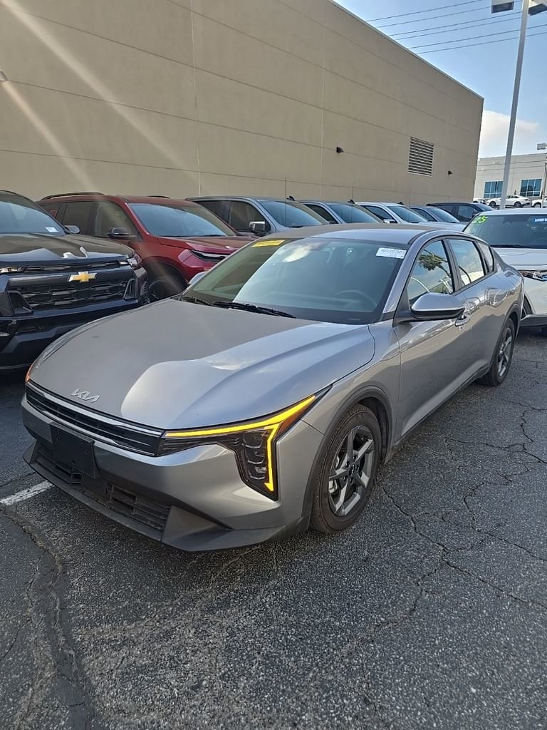 2025 Kia K4 LXS AT's photo