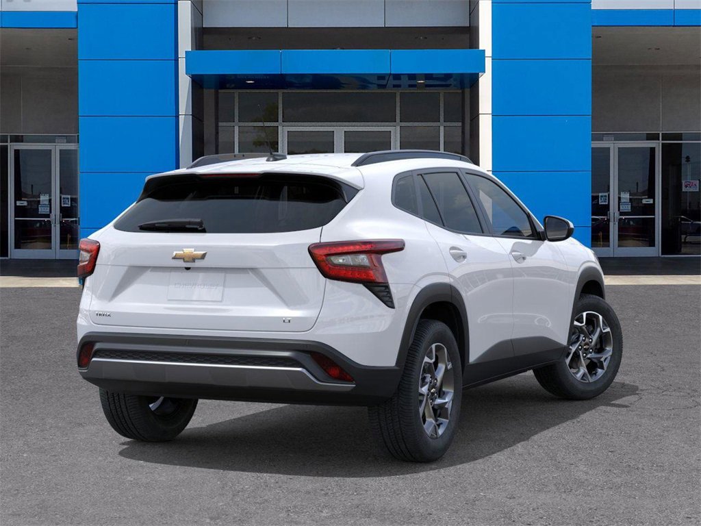 2025 Chevrolet Trax LT photo 4