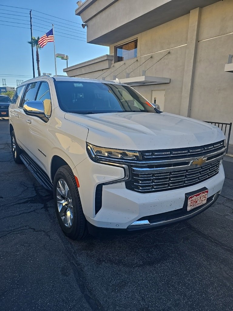 2023 Chevrolet Suburban Premier photo 2