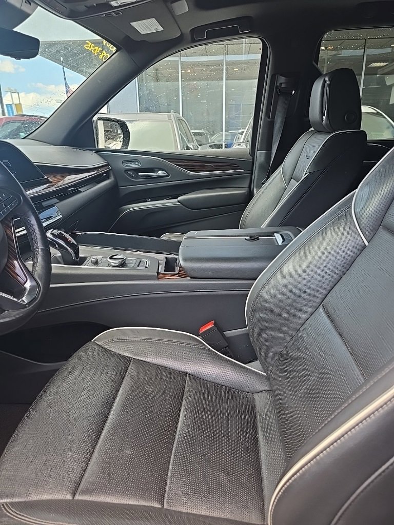 2023 Cadillac Escalade Premium Luxury photo 4