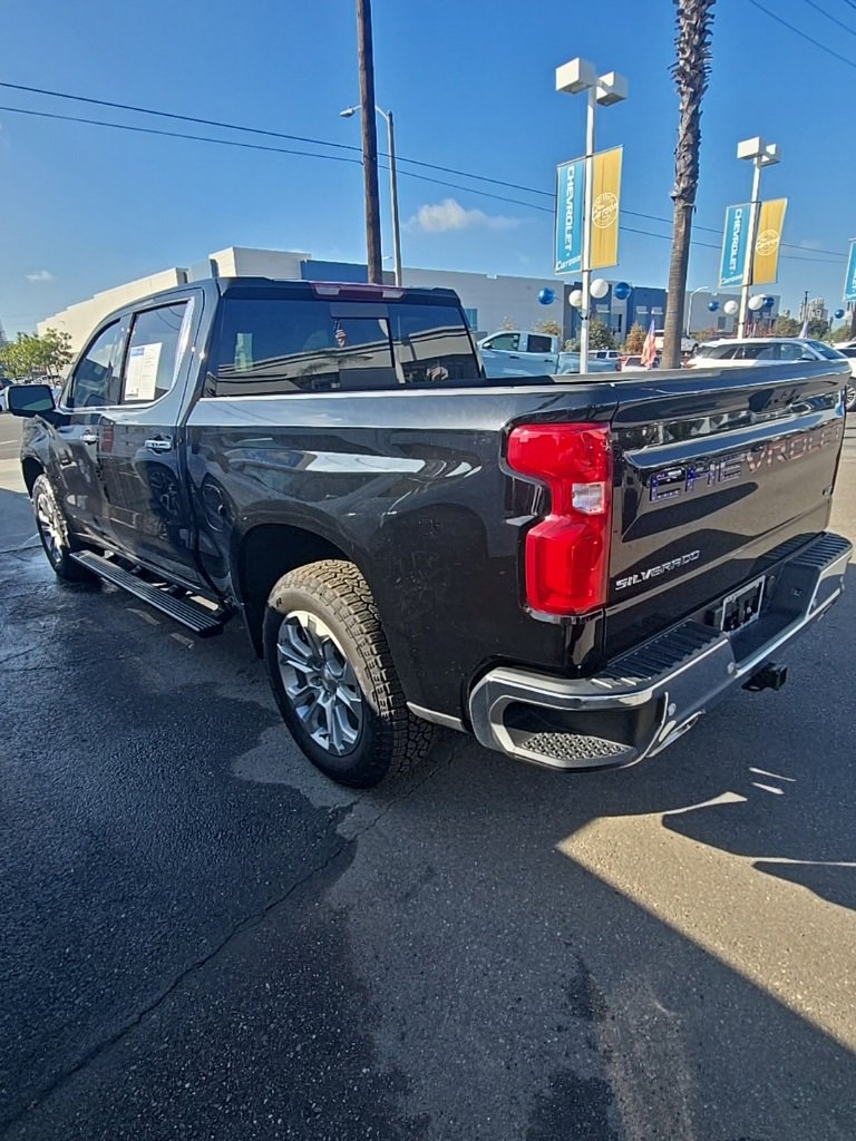 2024 Chevrolet Silverado 1500 LTZ photo 3