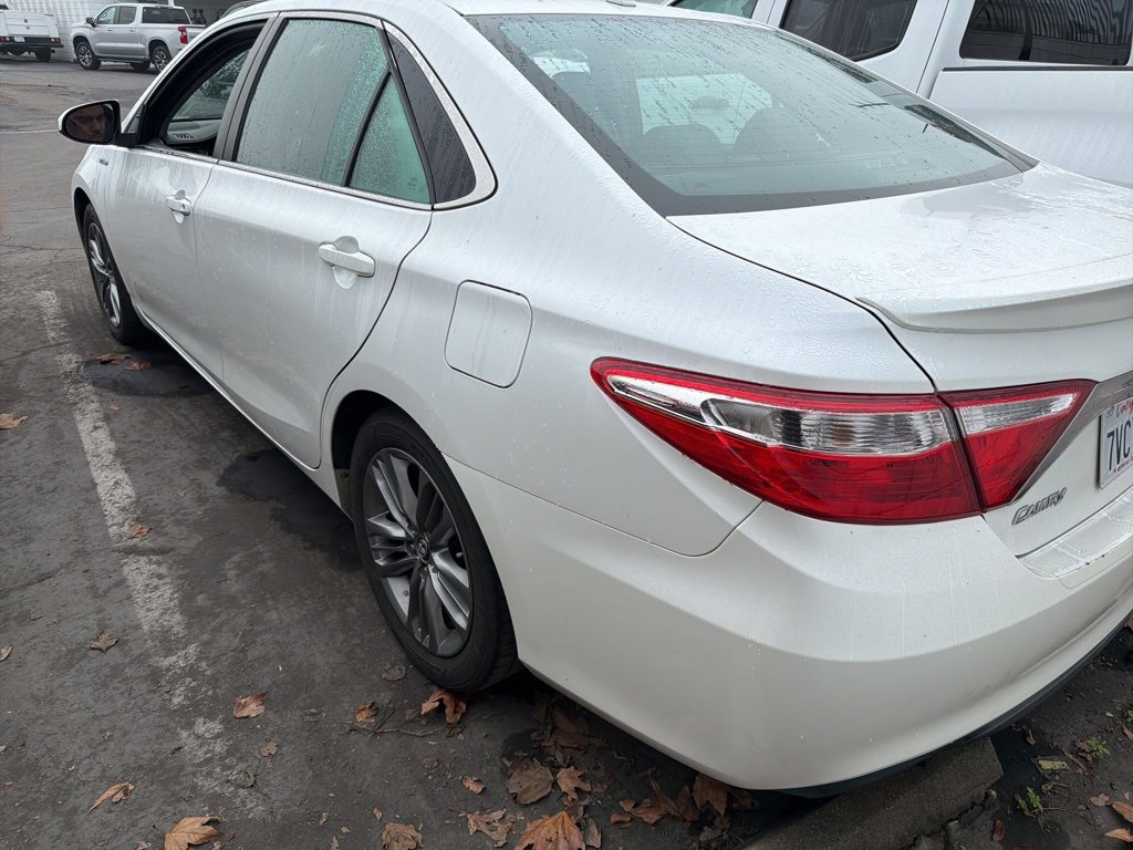 2017 Toyota Camry SE's photo