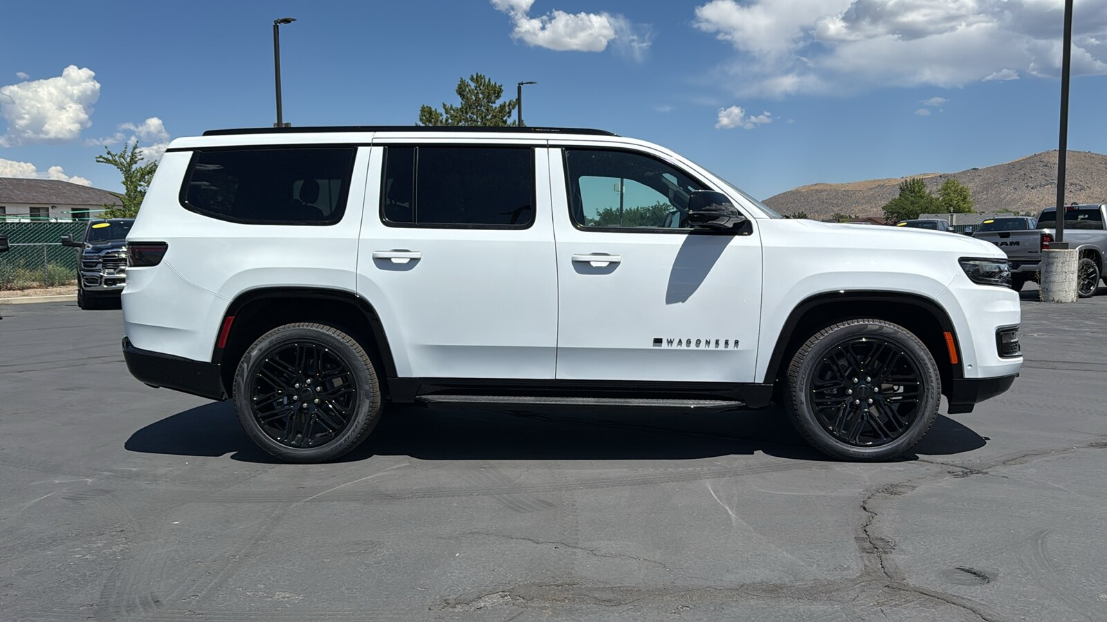 2025 Jeep Wagoneer Carbide photo 2
