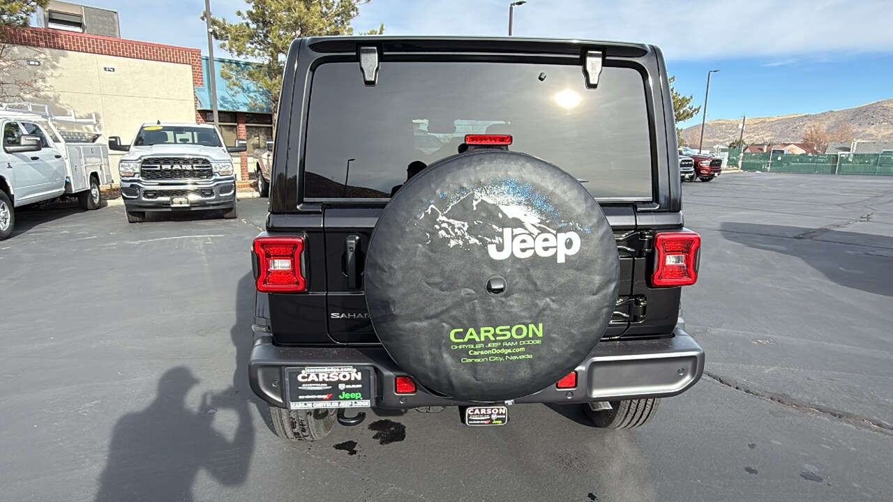 2025 Jeep Wrangler Sahara photo 4
