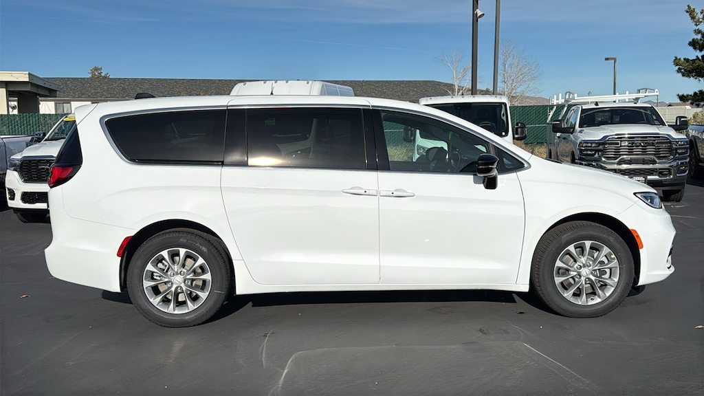 New 2026 Chrysler Pacifica SELECT AWD Passenger Van