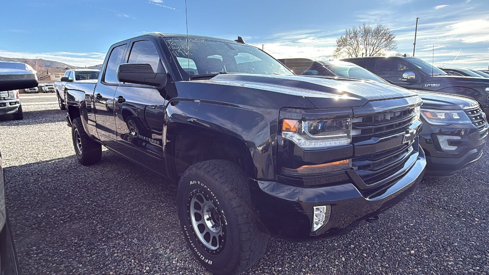 2016 Chevrolet Silverado 1500 LT photo 2