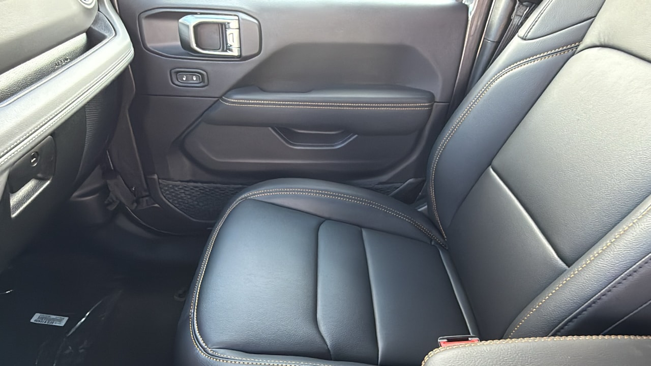 2025 Jeep Wrangler 4-Door Sahara - Photo 12