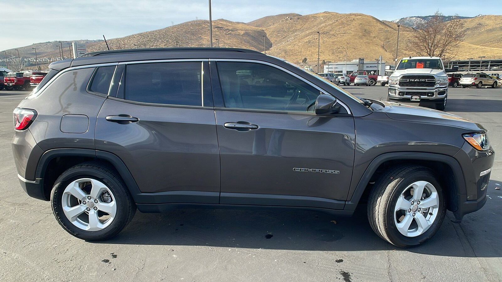 2021 Jeep Compass Latitude photo 2