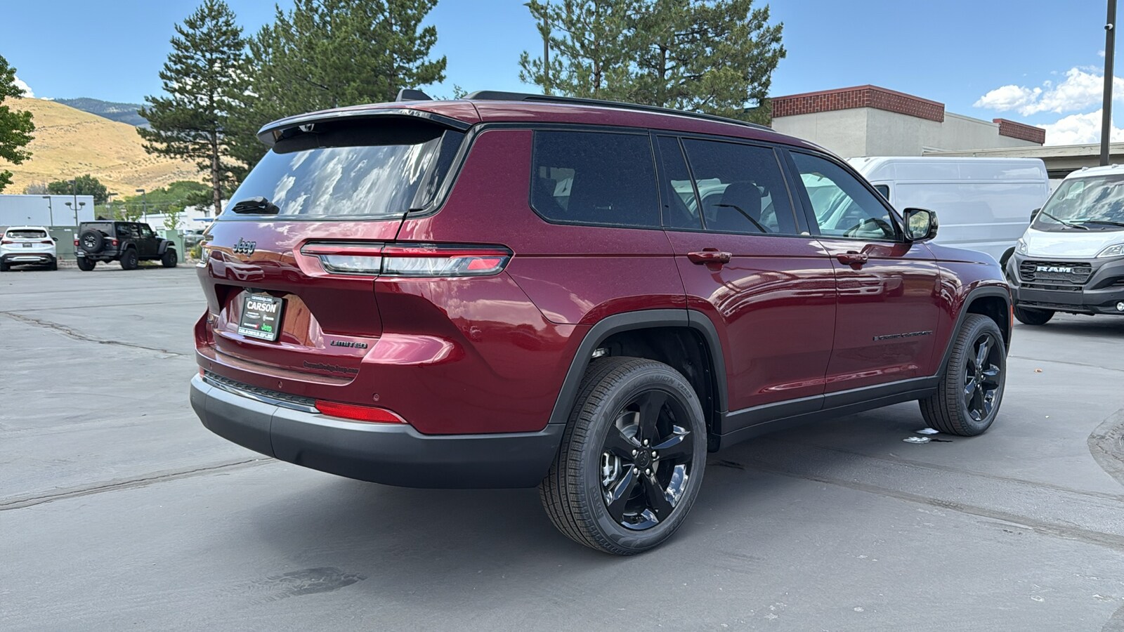 2025 Jeep Grand Cherokee Limited photo 3
