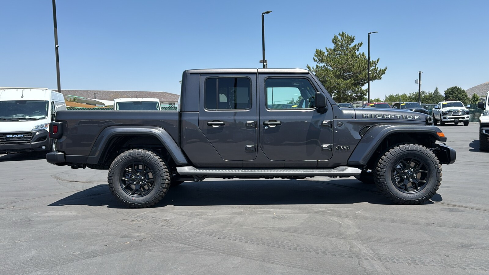 2025 Jeep Gladiator Sport photo 2