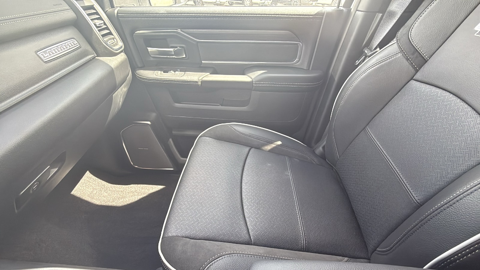 2026 RAM 3500 Laramie - Photo 11