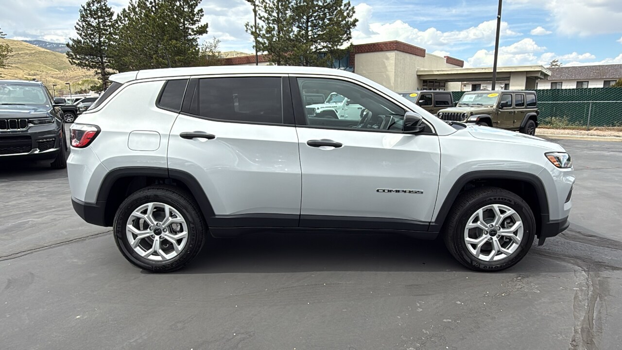 2025 Jeep Compass Sport photo 2