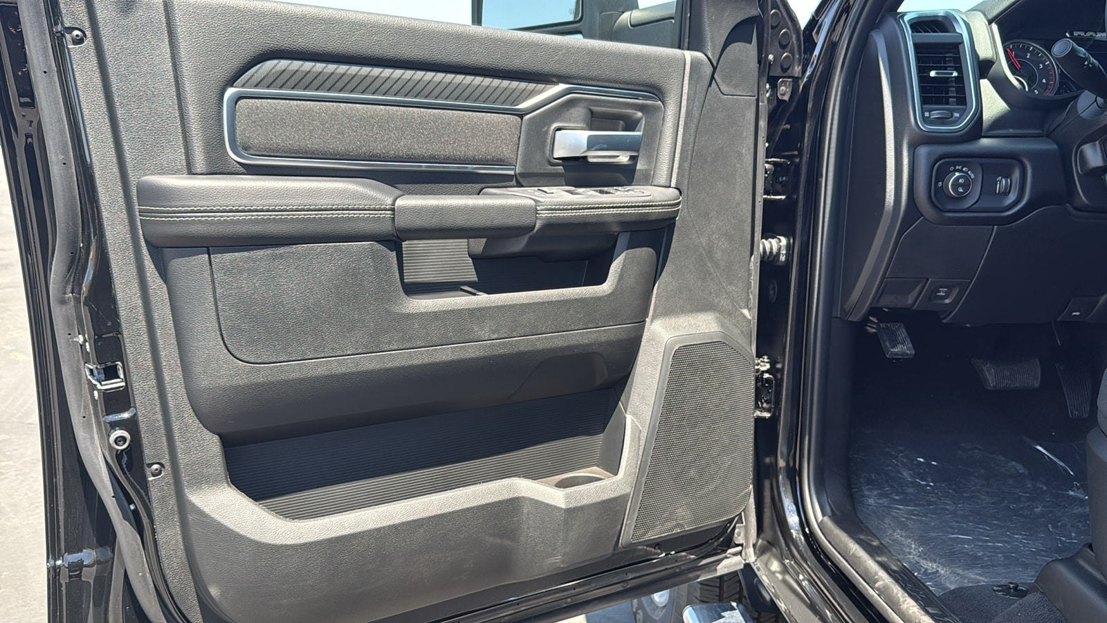 2025 RAM 2500 Big Horn - Photo 23