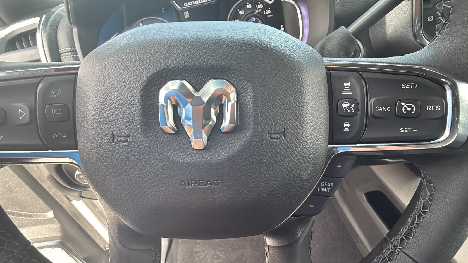 2026 RAM 3500 Laramie - Photo 19