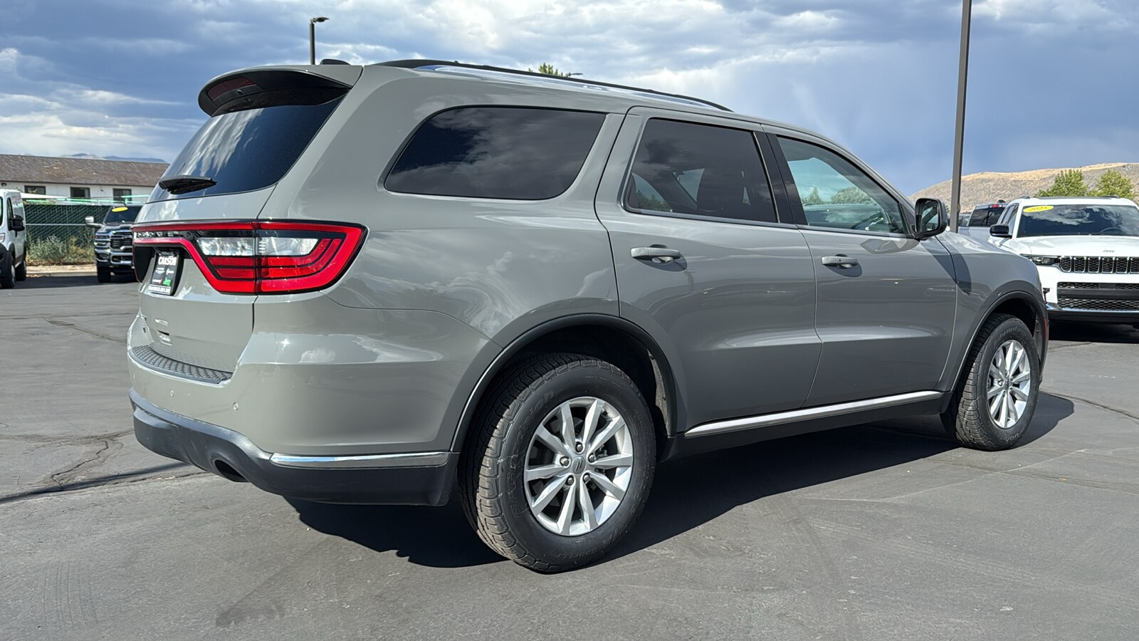 2022 Dodge Durango SXT photo 2