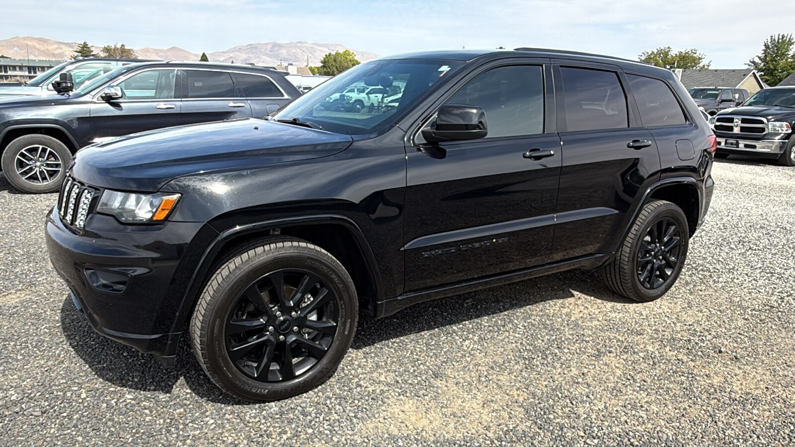 2018 Jeep Grand Cherokee Laredo photo 3