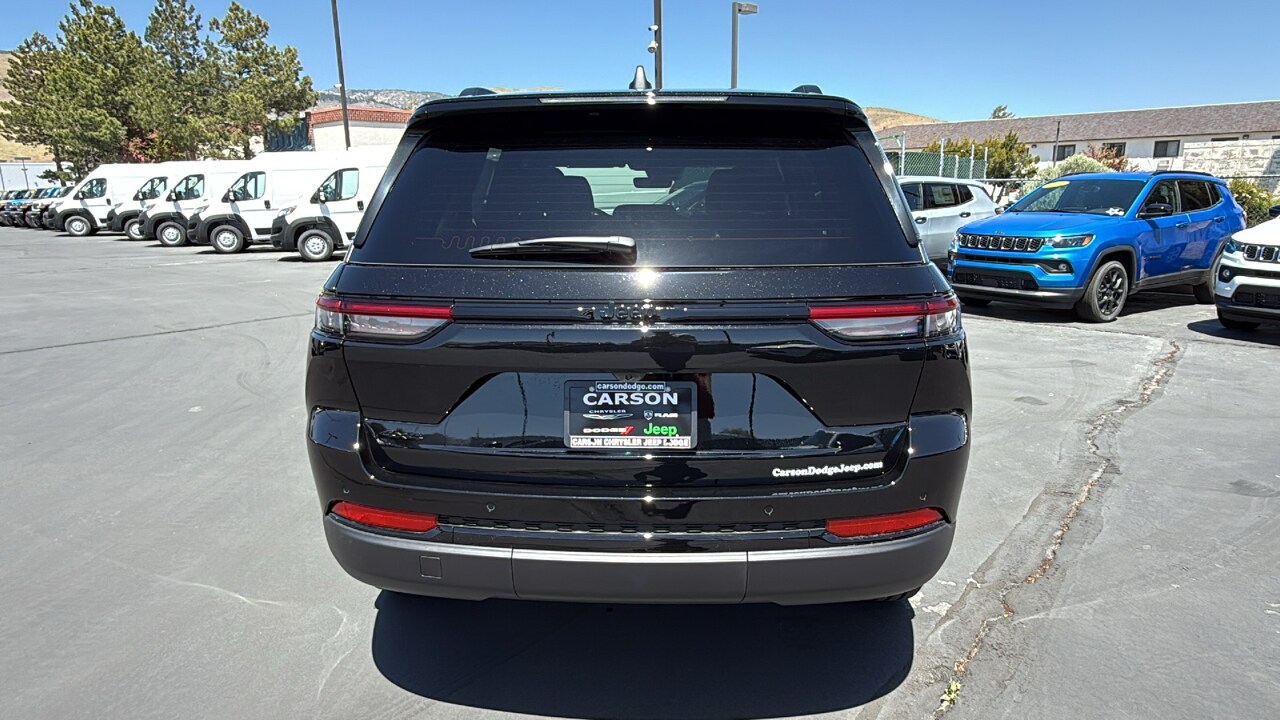 2025 Jeep Grand Cherokee Altitude photo 4