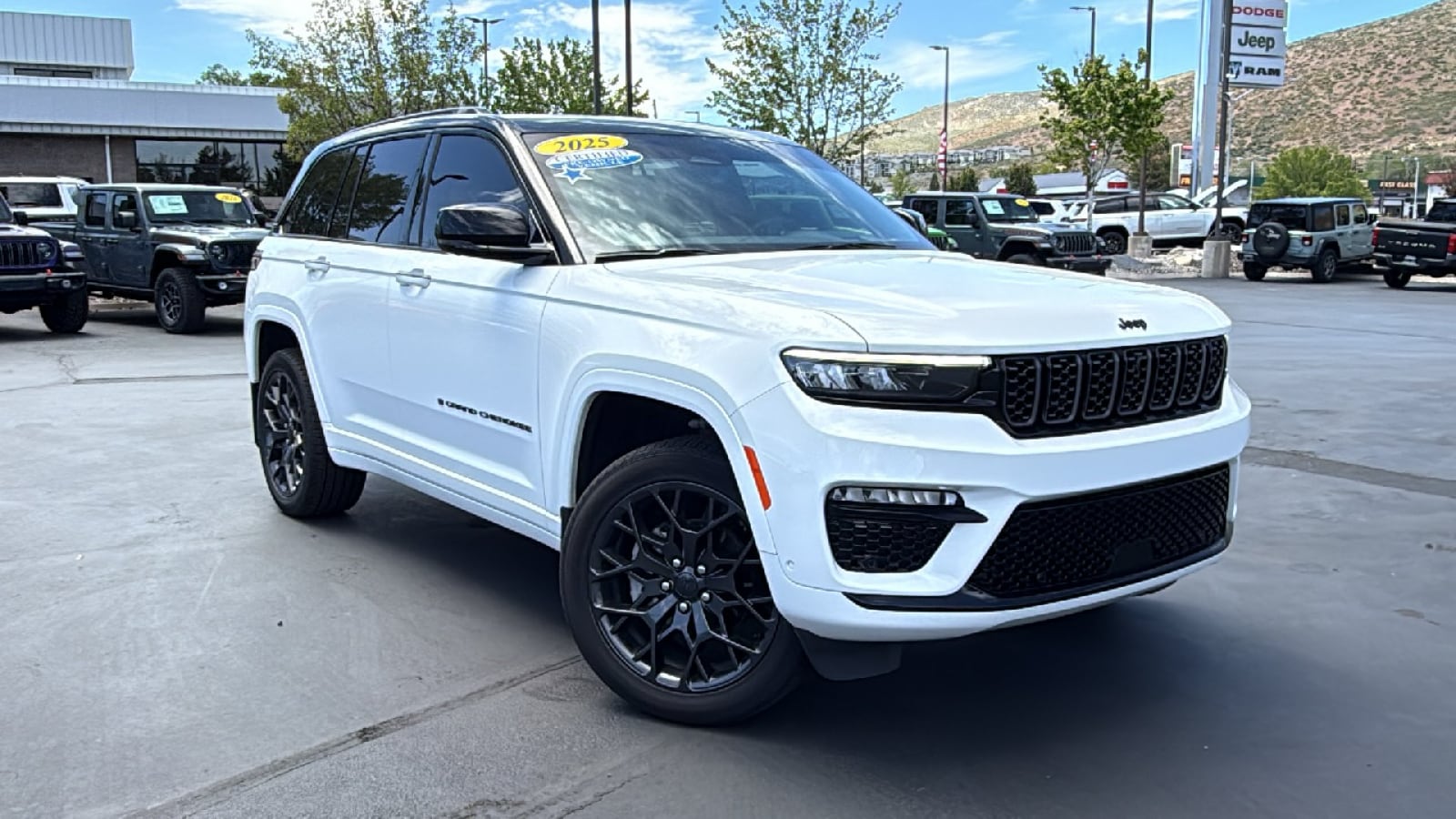 2025 Jeep Grand Cherokee Summit Reserve 4x4's photo