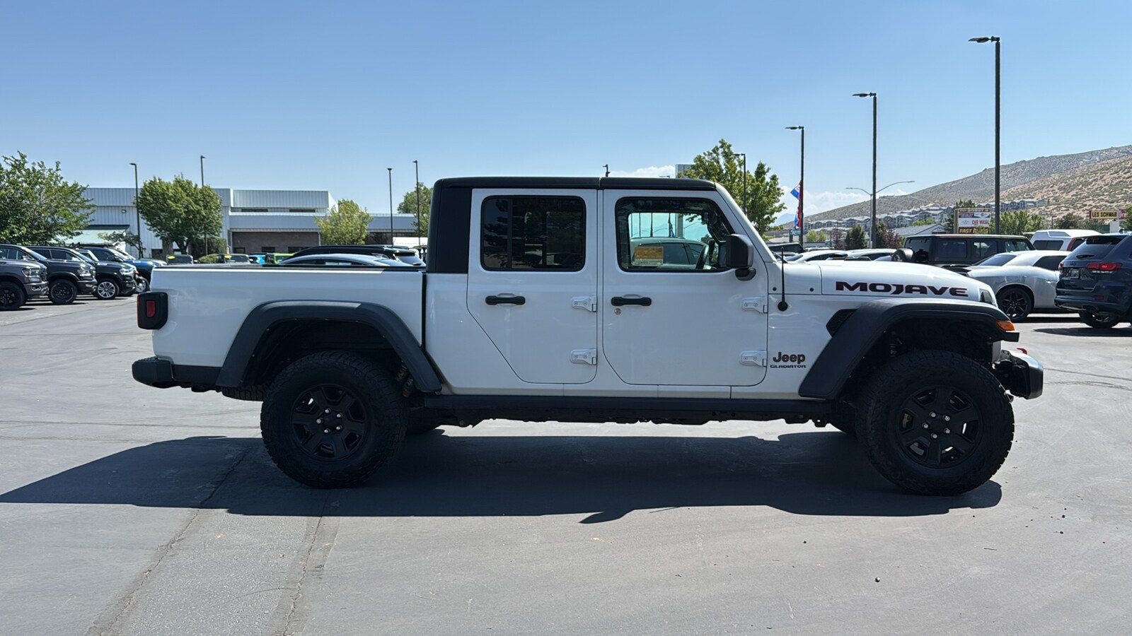2022 Jeep Gladiator Mojave photo 2