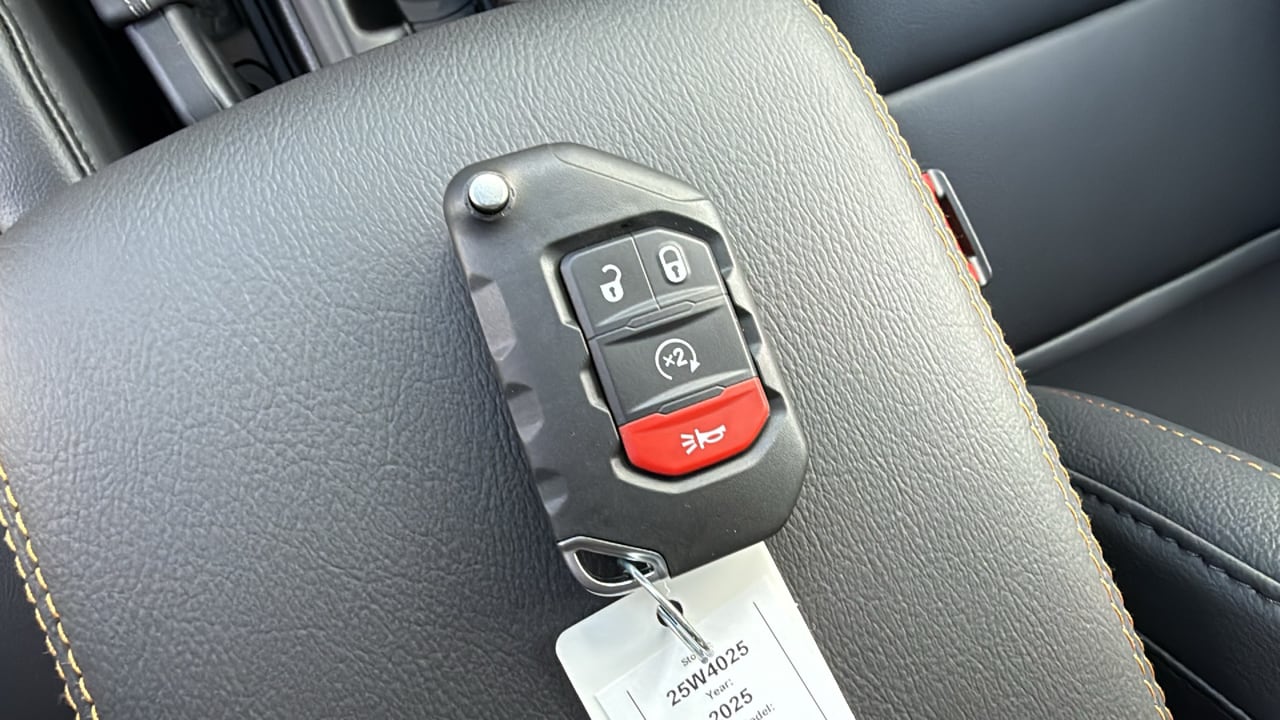 2025 Jeep Wrangler 4-Door Sahara - Photo 29