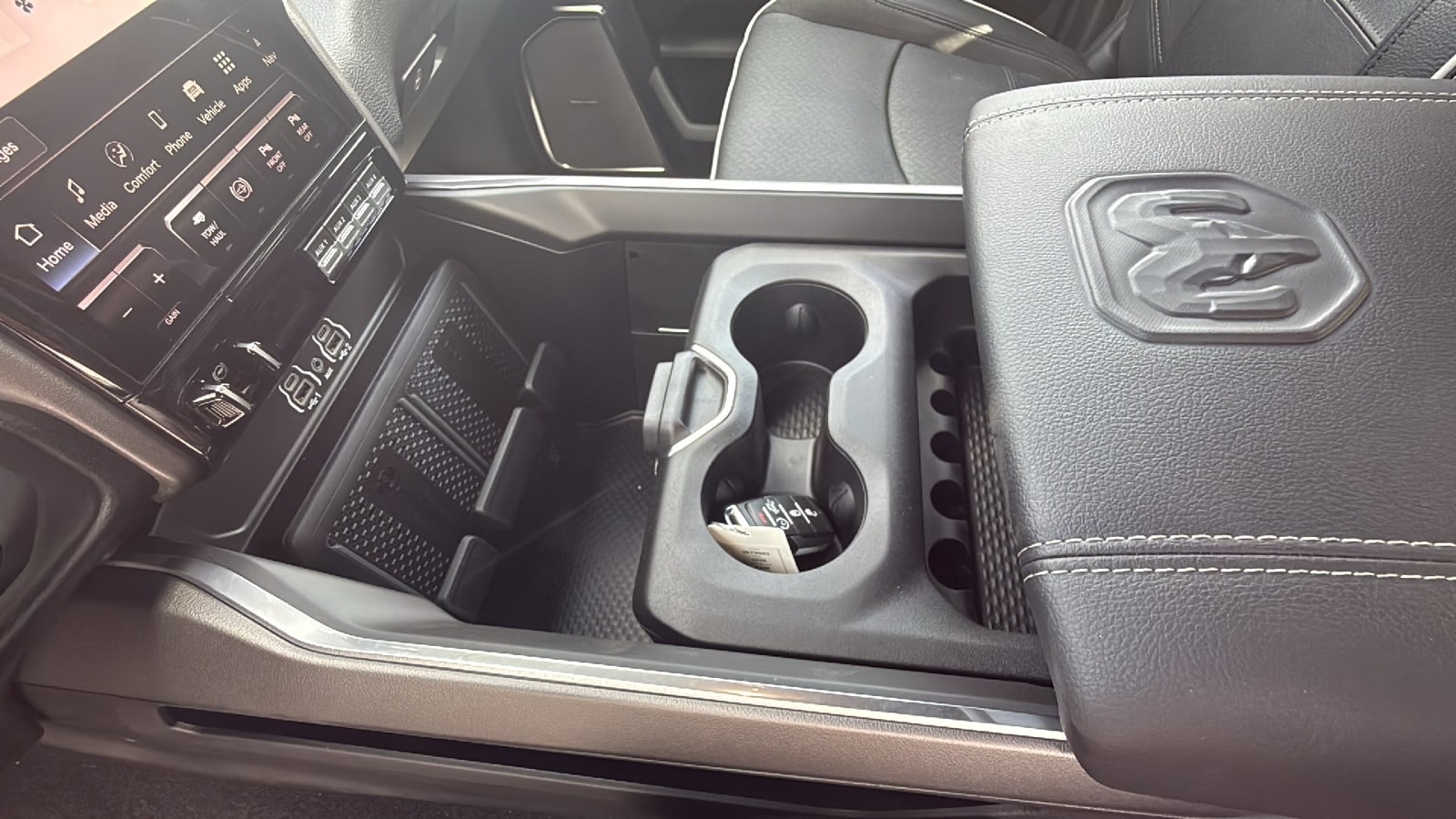 2026 RAM 3500 Laramie - Photo 12