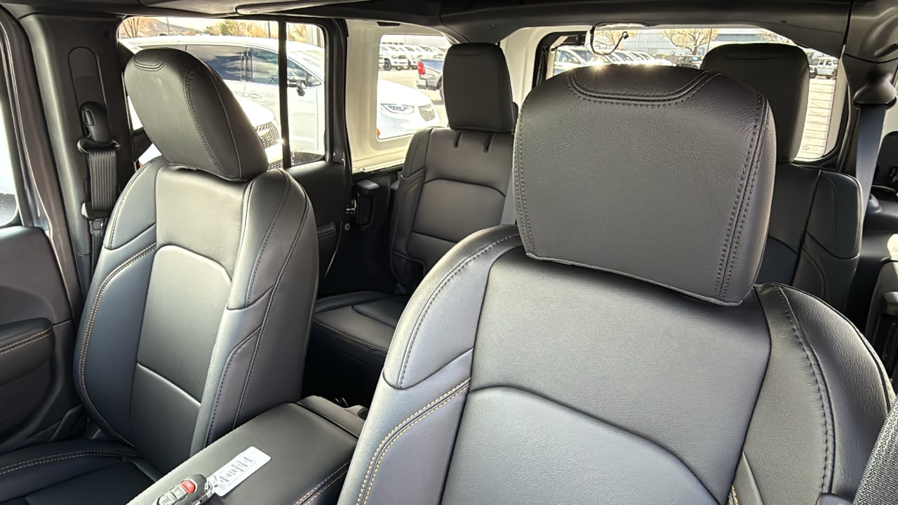 2025 Jeep Wrangler 4-Door Sahara - Photo 11