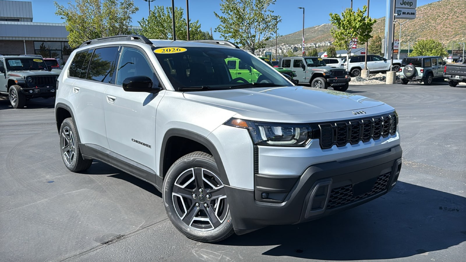 2026 Jeep Cherokee Laredo HEV 4X4's photo