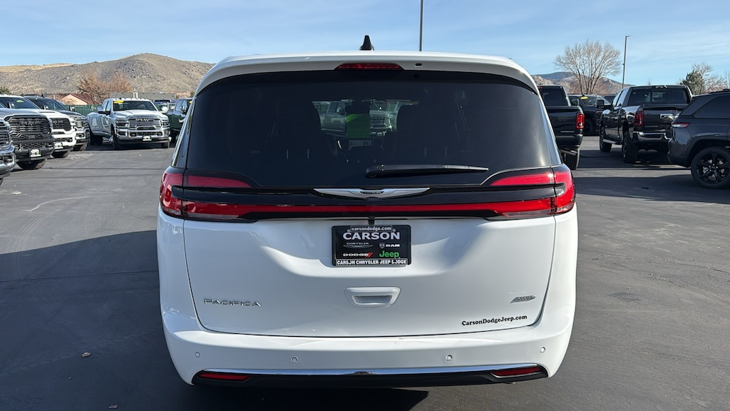 New 2026 Chrysler Pacifica SELECT AWD Passenger Van