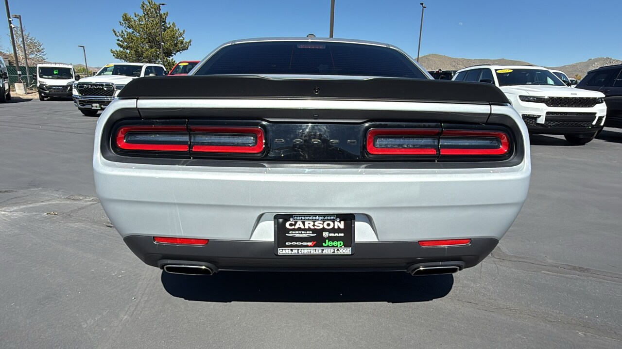 2022 Dodge Challenger SXT photo 4