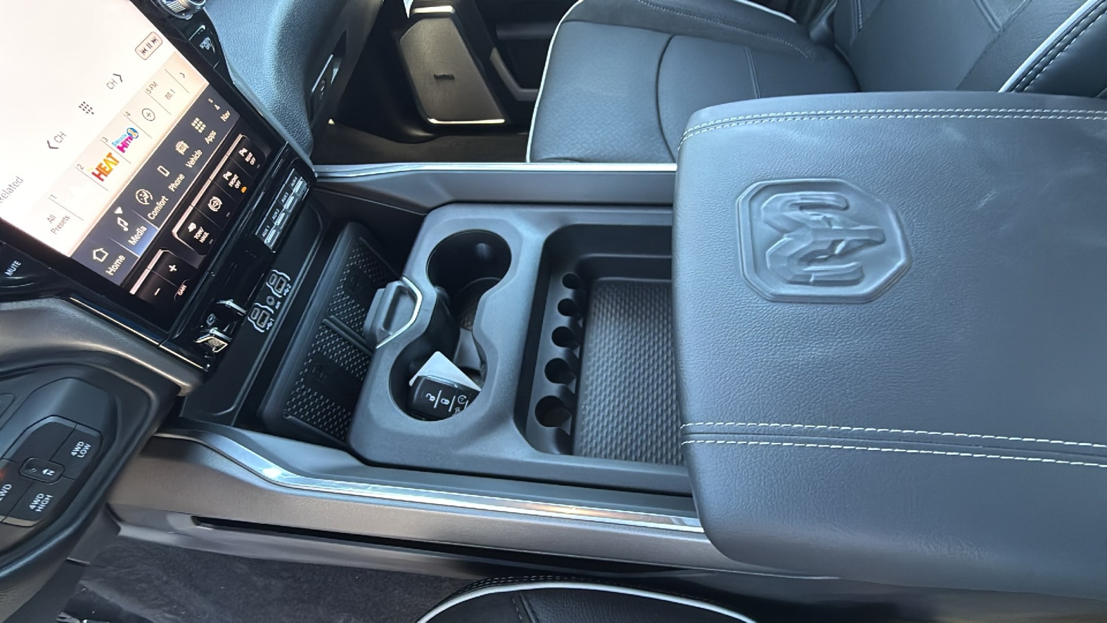 2026 RAM 3500 Laramie - Photo 13