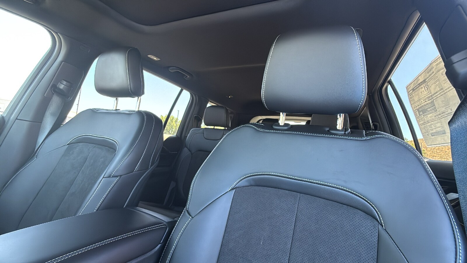 2025 Jeep Grand Cherokee Altitude photo 2