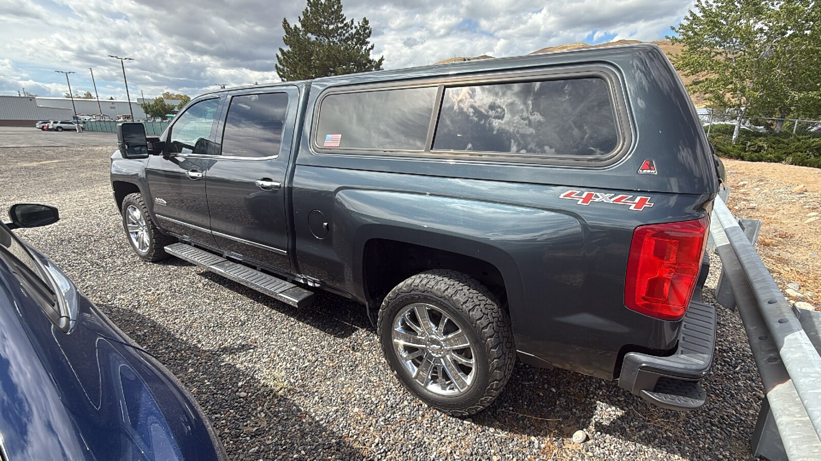 2017 Chevrolet Silverado 1500 High Country photo 4