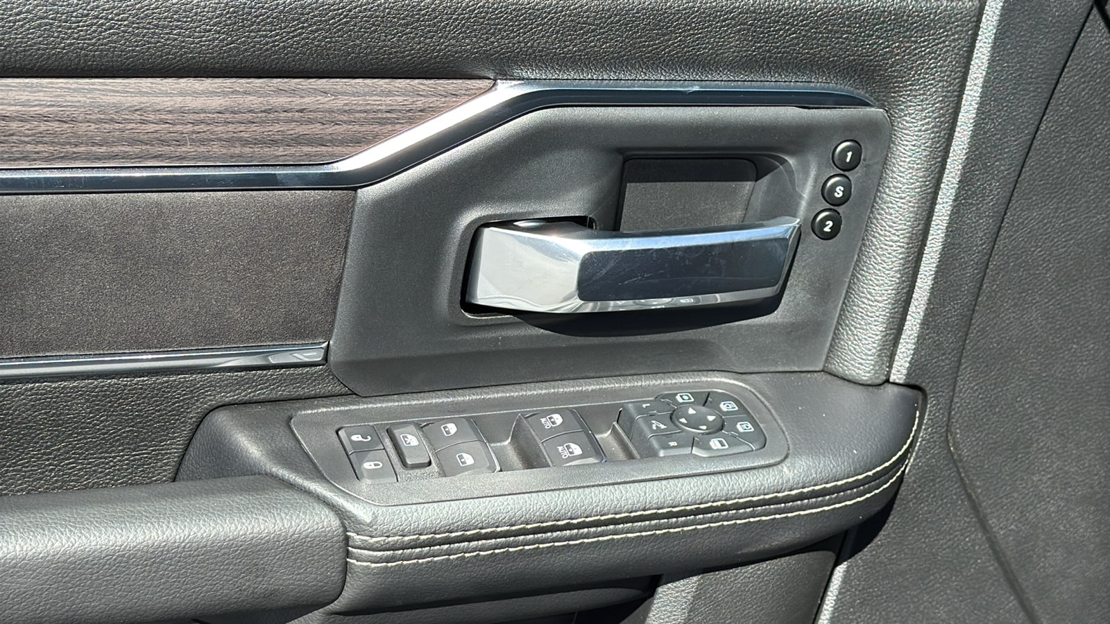 2026 RAM 3500 Laramie - Photo 22
