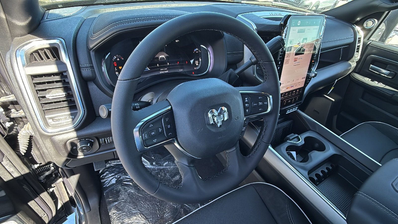 2026 RAM 3500 Laramie - Photo 10