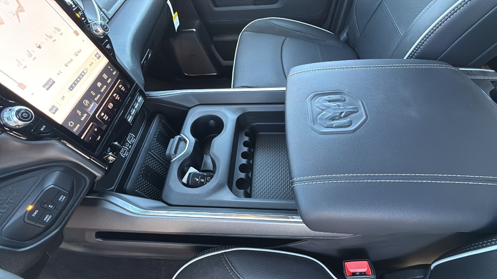 2026 RAM 3500 Laramie - Photo 13