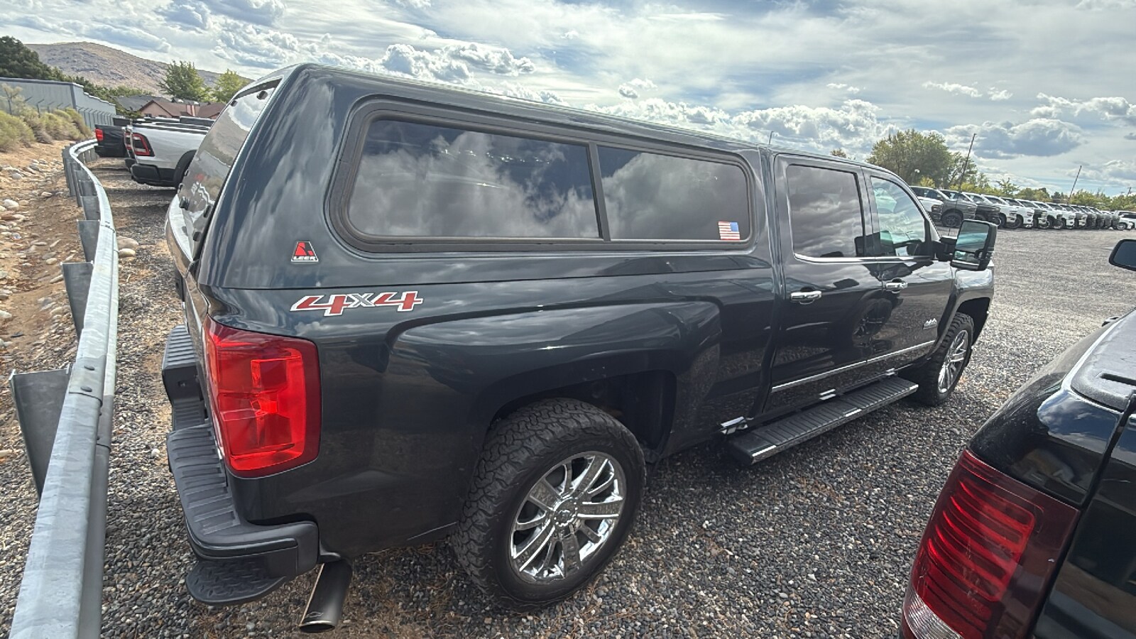 2017 Chevrolet Silverado 1500 High Country photo 3