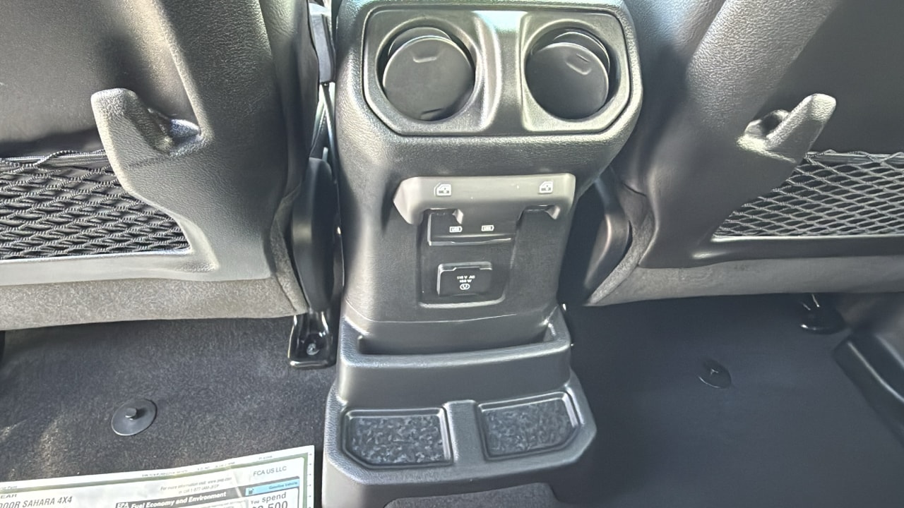 2025 Jeep Wrangler 4-Door Sahara - Photo 25