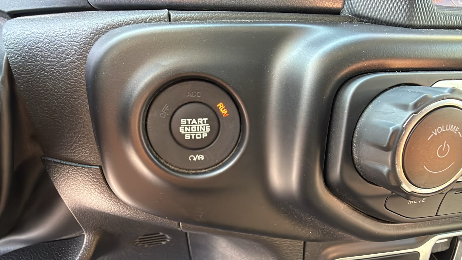 2022 Jeep Gladiator Mojave - Photo 18