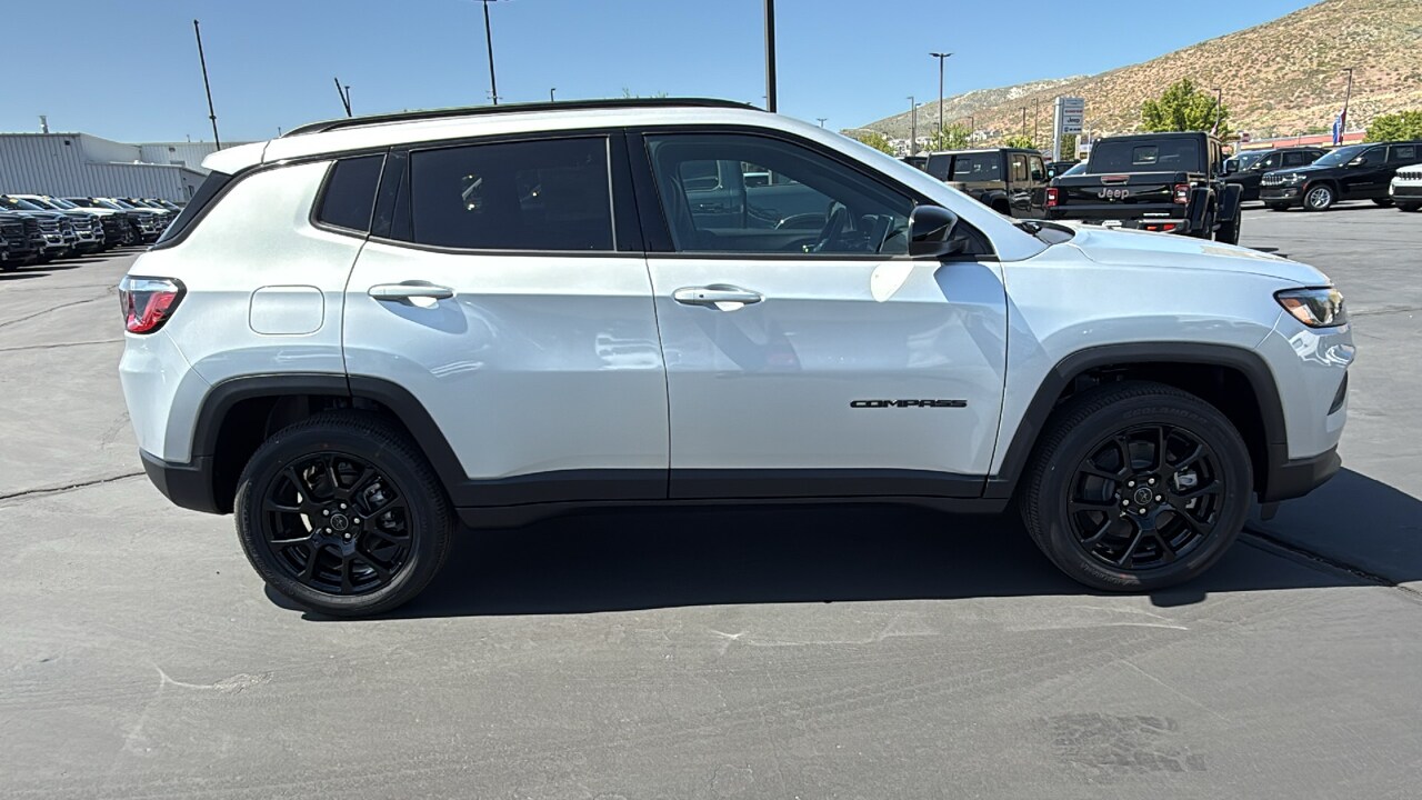 2025 Jeep Compass Latitude photo 2