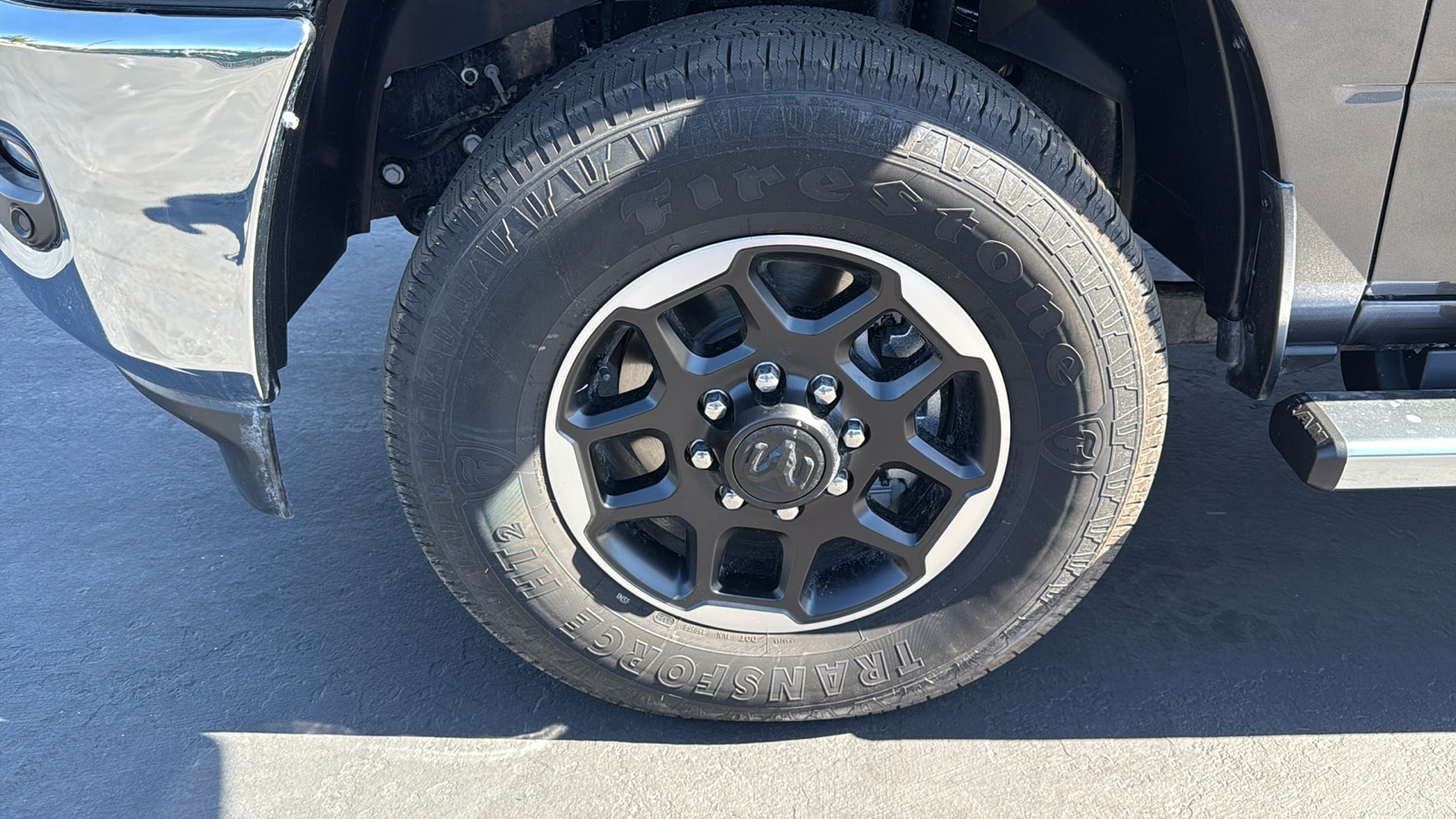 2026 RAM 3500 Laramie - Photo 9